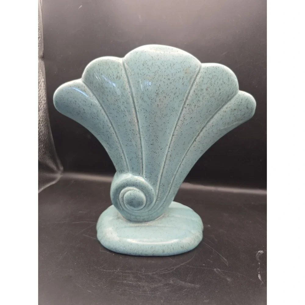 Vintage RED WING Pottery Art Deco Fan/Shell Vase #892-Blue w/Brown Specks-7 1/2